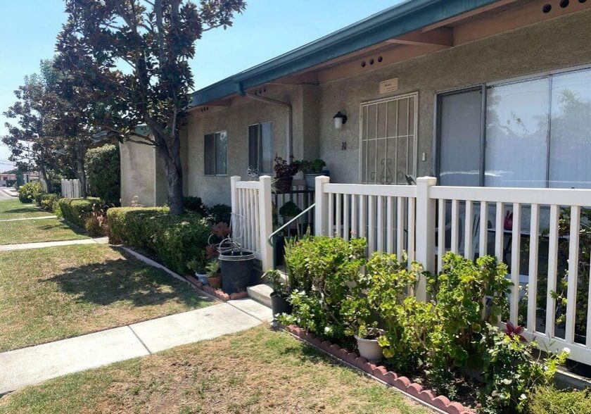 Private entrances with garden area for each apartment